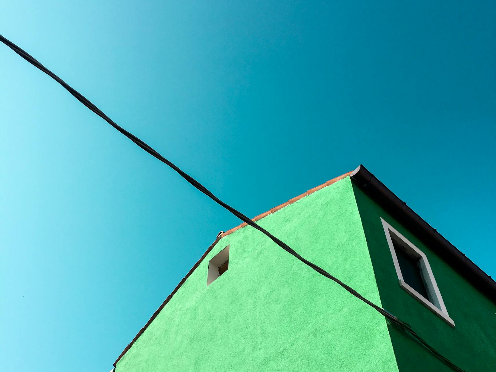 Ce sunt sistemele de captare a energiei solare integrate în pereți?