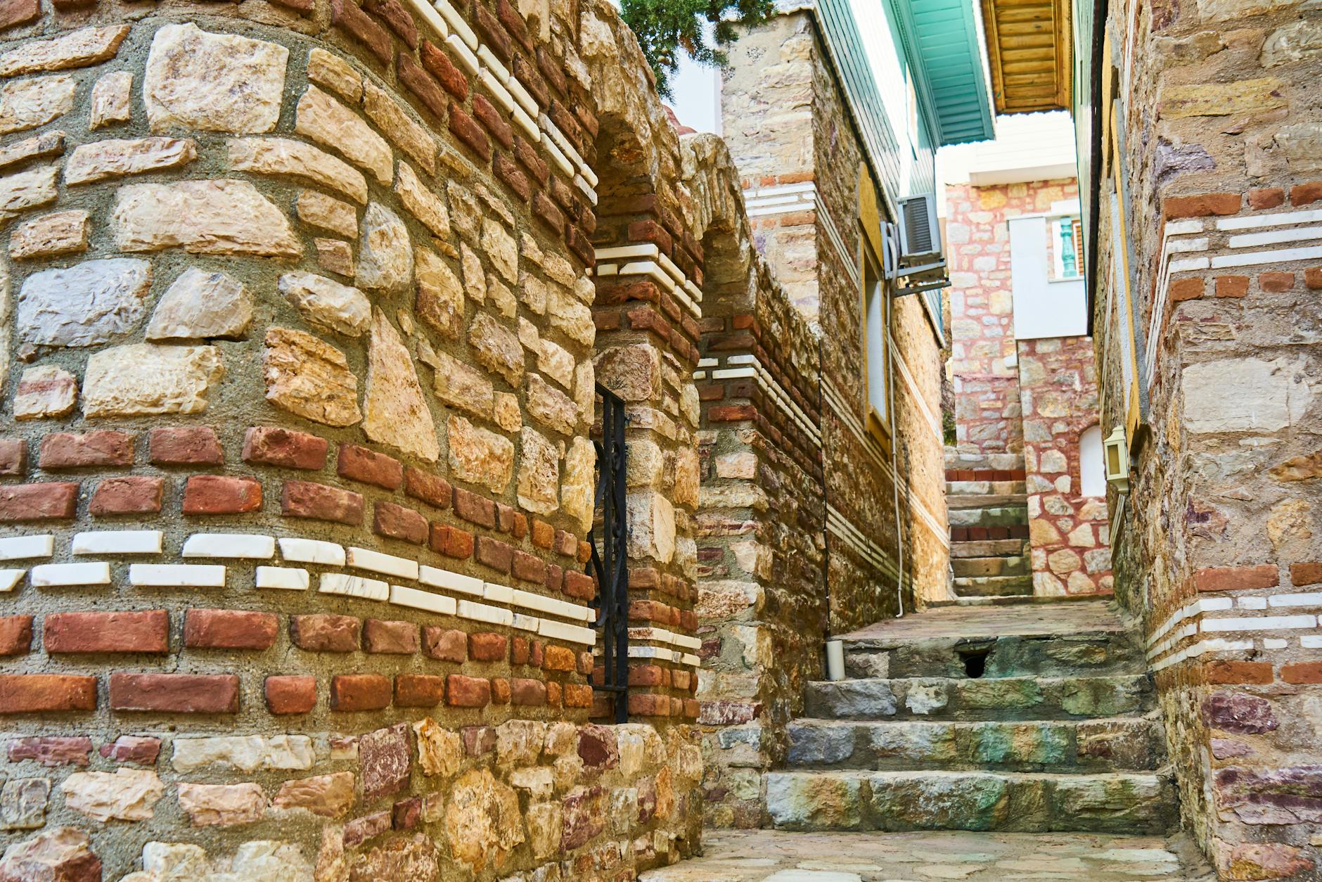 Cum să folosești reciclarea materialelor în construcția casei tale?