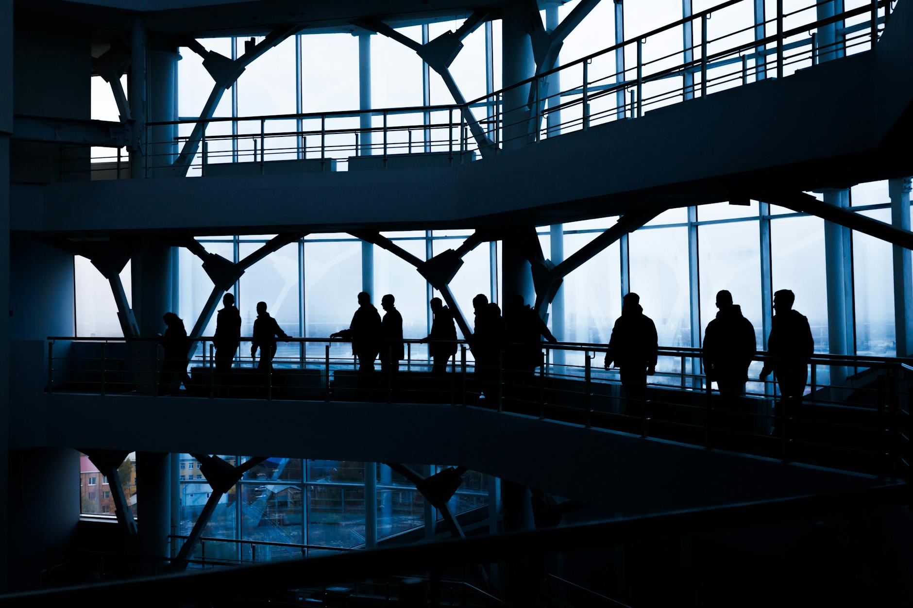 Strategia corectă de plasare: unde publici ca să conteze