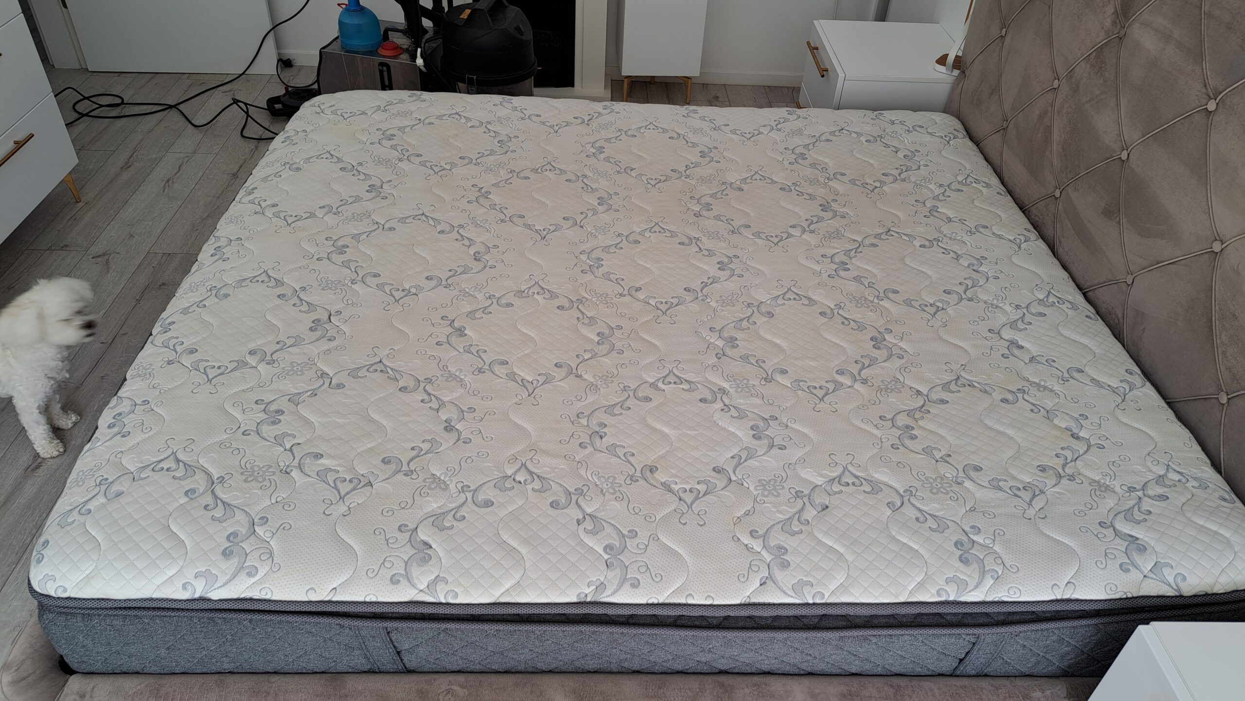 Cât costă serviciile de spălat saltea și curățare tapițerie în Oradea